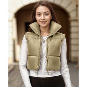NWT Women's NY Threads Cropped Puffer Vest Size M Olive Green
